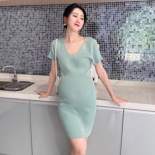 小个子冰丝针织孕妇洋装短袖包臀裙黑色上班裙胖MM孕晚期裙子夏
