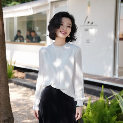 西子顺纡绉蕾丝刺绣白色上衣女装