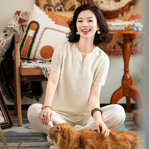 莫代尔圆领肌理感气质宽松T恤女