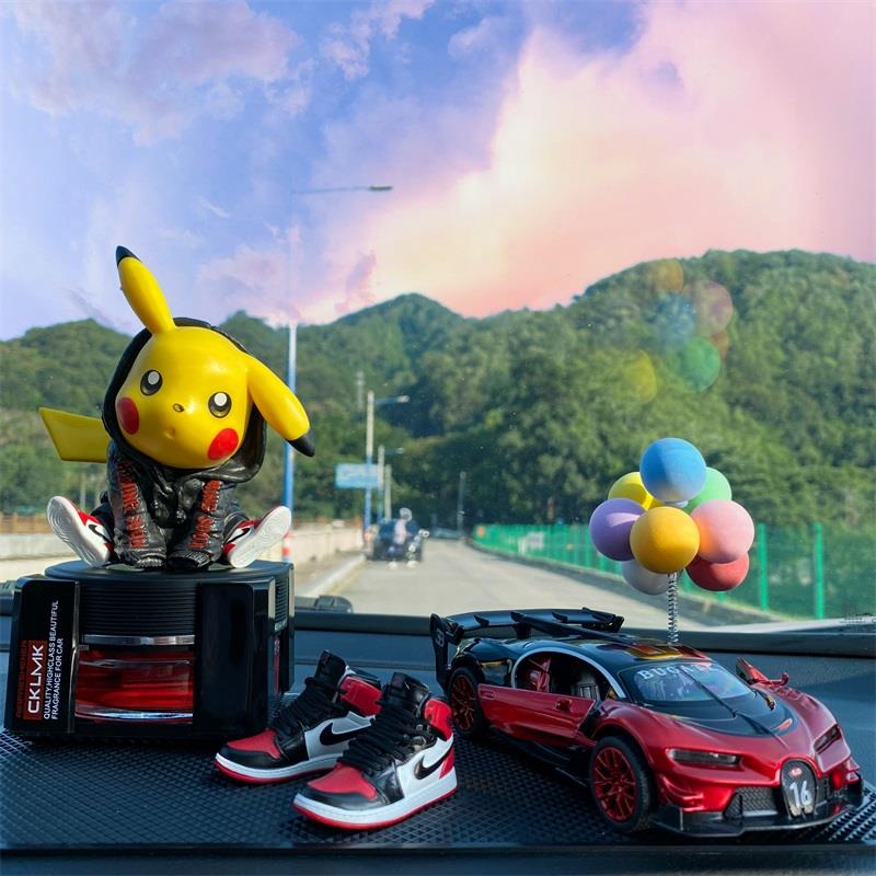 2024新款汽车香水摆件可爱卡通车内中控台网红车载香薰创意高档男