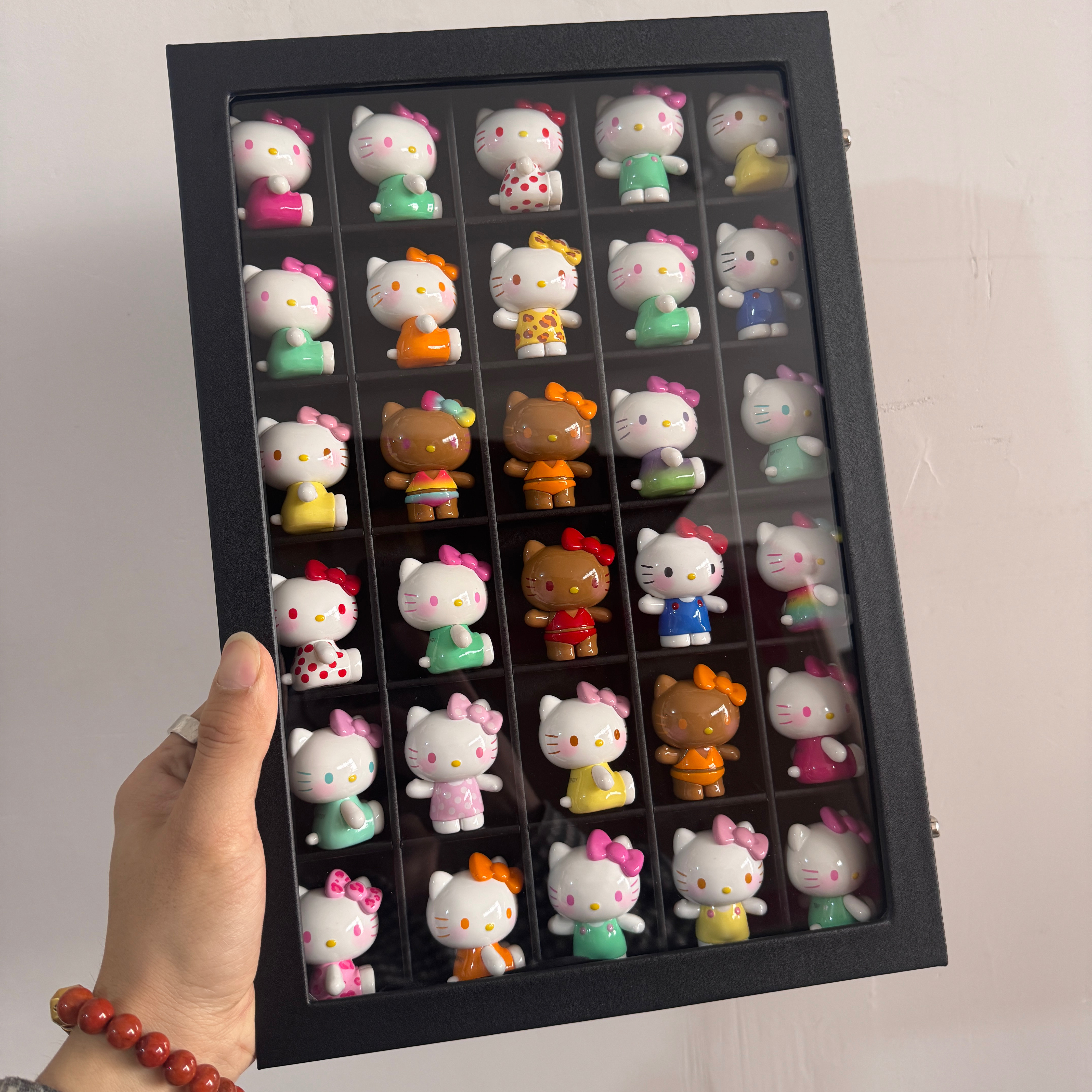 HelloKitty萌粒收纳展示框带盖防尘30位小萌粒盲盒收藏展示架子