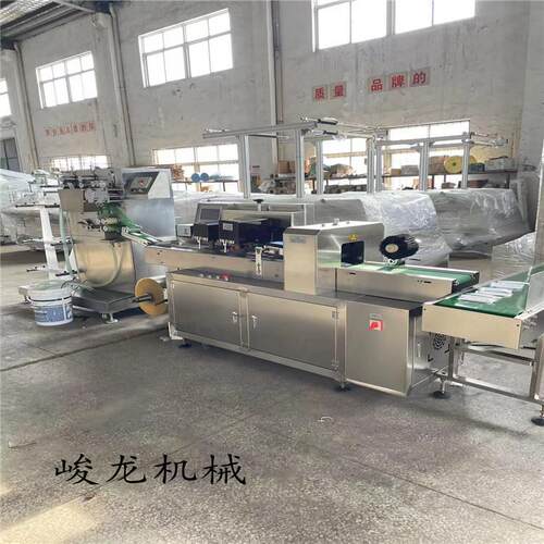 峻龙机械做单片便携消毒湿巾机器 一次性酒精棉片机