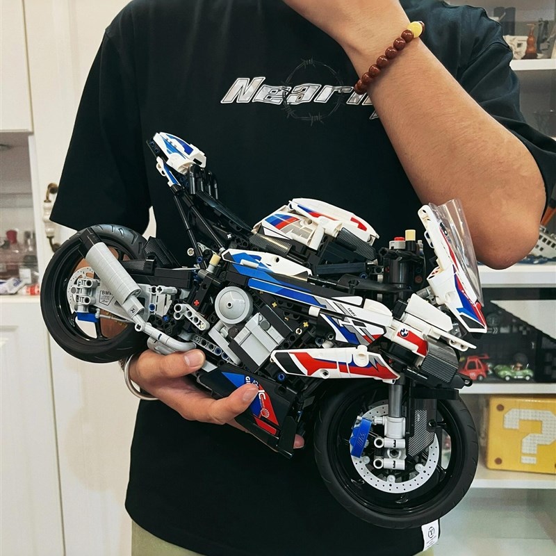 新版宝马M1000rr摩托车拼装积木大型机械组男孩梦想礼物玩具机车6