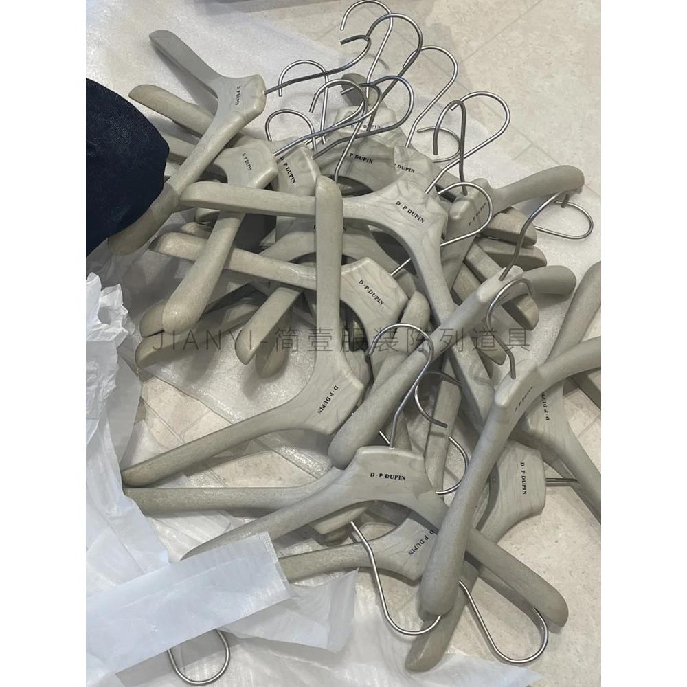 服装店专用女装树脂衣架奶白色木纹衣撑防滑无痕黑色衣挂高级定制