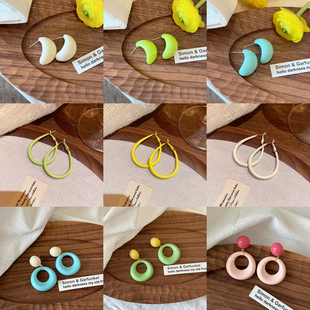 多巴胺夏季耳环小清新糖果弧形耳钉度假风海边豆豆耳饰马卡龙耳圈