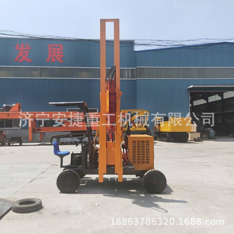 轮式护栏打桩机 高速公路小四轮护栏打桩机 护栏翻新圆方管打桩机