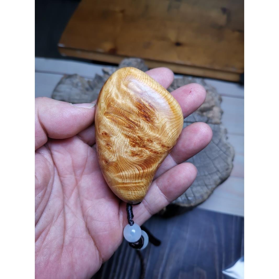 收藏级精美四川凉山陈化崖柏满留疤火焰纹女士手把件天然原木手玩