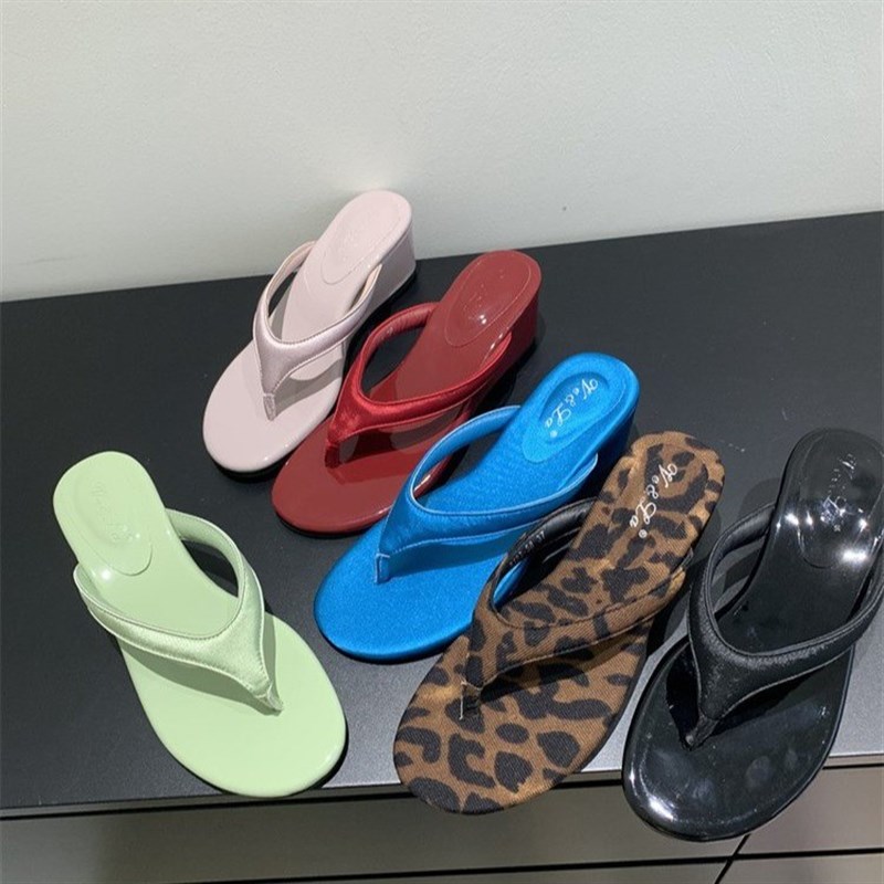 坡跟夹脚人字拖鞋女m鞋子外穿2025夏季高跟气质红色配裙子凉拖凉