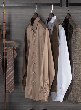 样板房衣帽间意式轻奢衣服皮鞋摆件咖色主题商务男士衣柜软装饰品