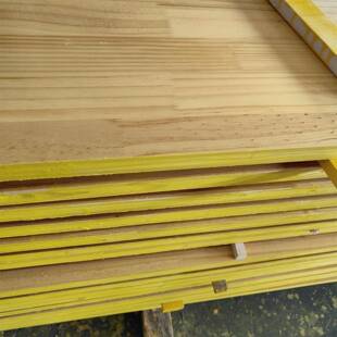 工厂直销黄色胶合板欧洲建筑模板实木三层板松木杉木模板