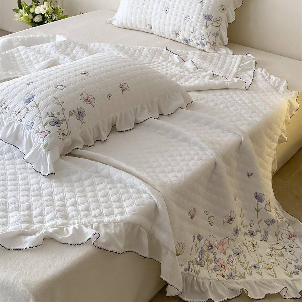 人间月床盖三件套立子绗缝花五卉刺OD绣唯美花边榻榻米床格单四体