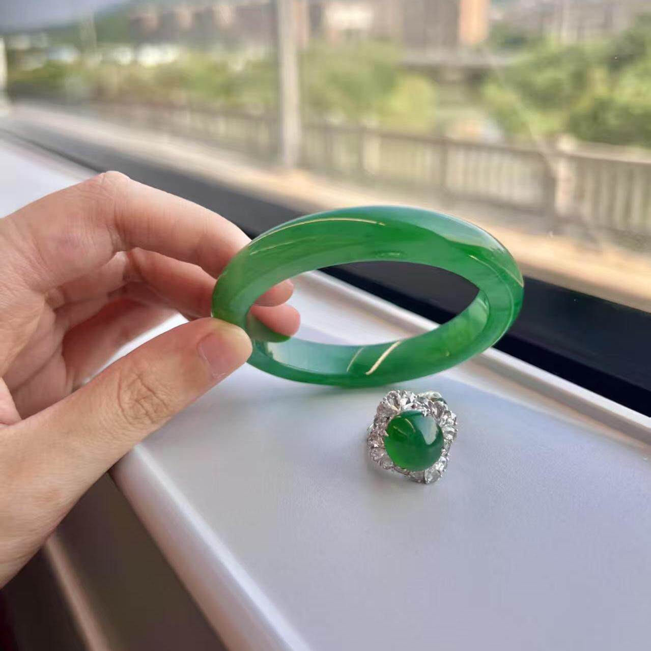 玉长情【帝忧系列】缅甸翡翠玉手镯子女款冰种满帝王绿玉石处理