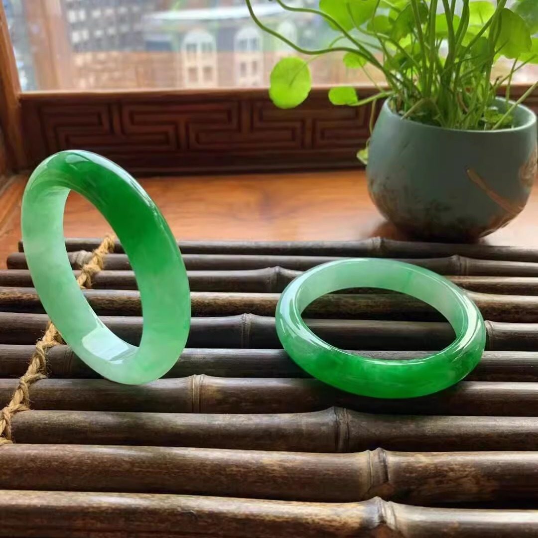 玉长情【山青系列】缅甸翡翠玉手镯子女款冰种半山水阳绿玉石饰品