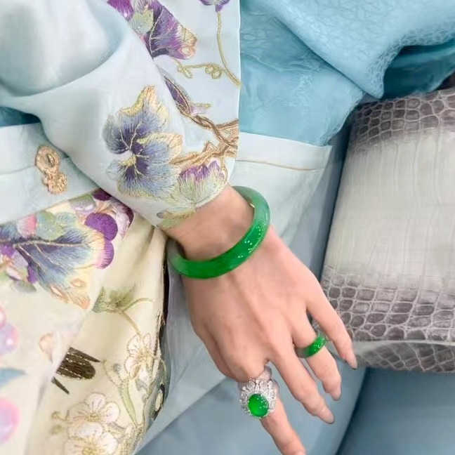 玉长情【山青系列】缅甸半山水翡翠玉手镯子女款贵妃正圈玉石处理