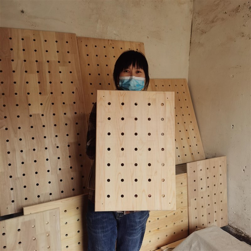 实木家用洞洞板厨房客厅收纳置物神器装饰壁挂背景墙面展示架定制