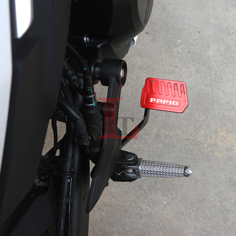 适用春风XO赛车手冒险家狒狒125改装刹车加大踏板盖后刹车加宽座