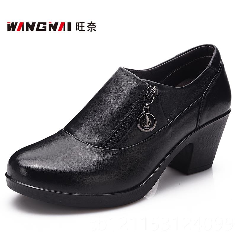 正品妈妈鞋春秋季作防滑舒适软底真粗皮鞋中跟女跟中年妇士大码工