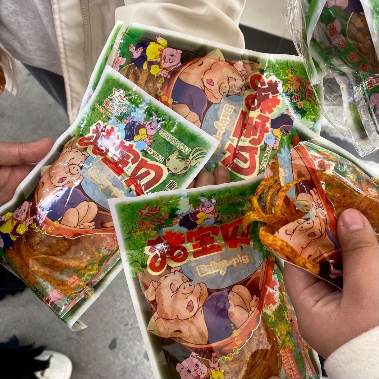 猪宝贝辣条儿时经典猪宝贝辣条8090后怀旧小零食辣条小包装食品