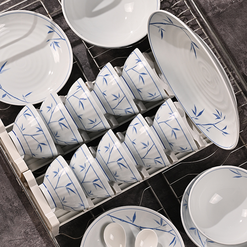 新中式2025年青花瓷碗碟套装家用陶瓷餐具蓝花纹碗盘组合装