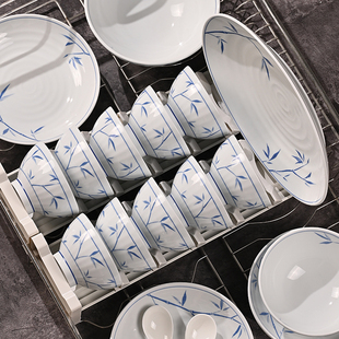 新中式2025年青花瓷碗碟套装家用陶瓷餐具蓝花纹碗盘组合装