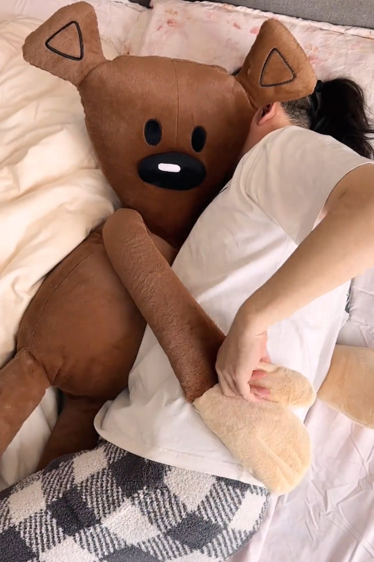 可爱小熊新款2026哄睡拍打抱枕送女生睡觉靠枕公仔安抚枕礼物