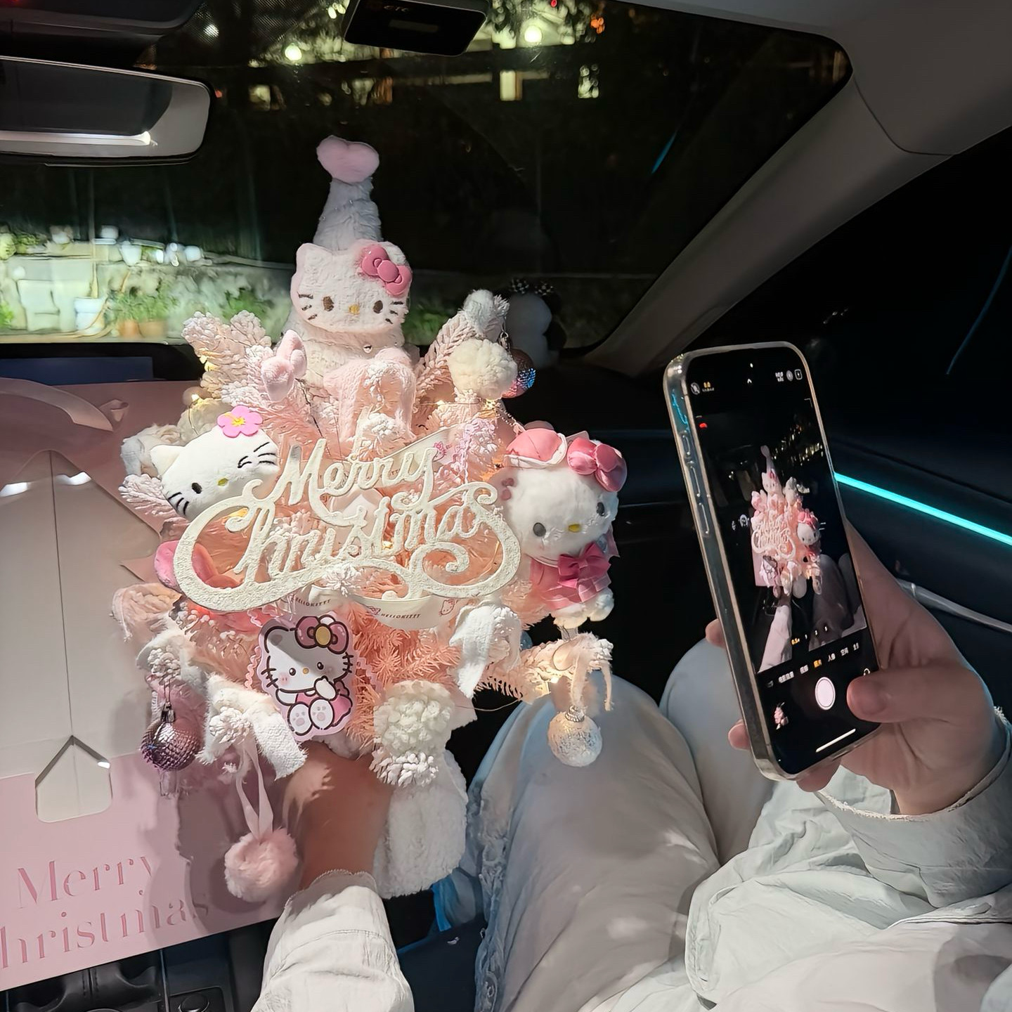 粉色卡通kitty永生花圣诞树仿真花氛围感旋转八音盒圣诞礼物摆件