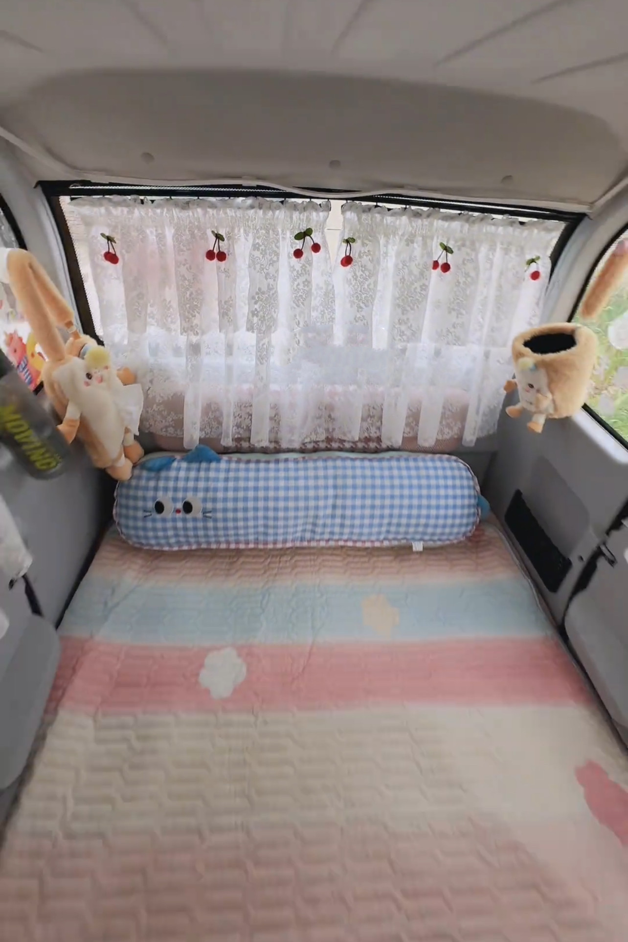 可爱蓝格子小猫咪长条抱枕送女生礼物新款2026睡觉床上侧睡大靠枕