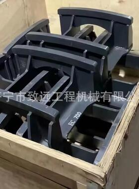 SK挖机250 260 270 330 350 380 460 480 500引导轮前叉 ，护链器