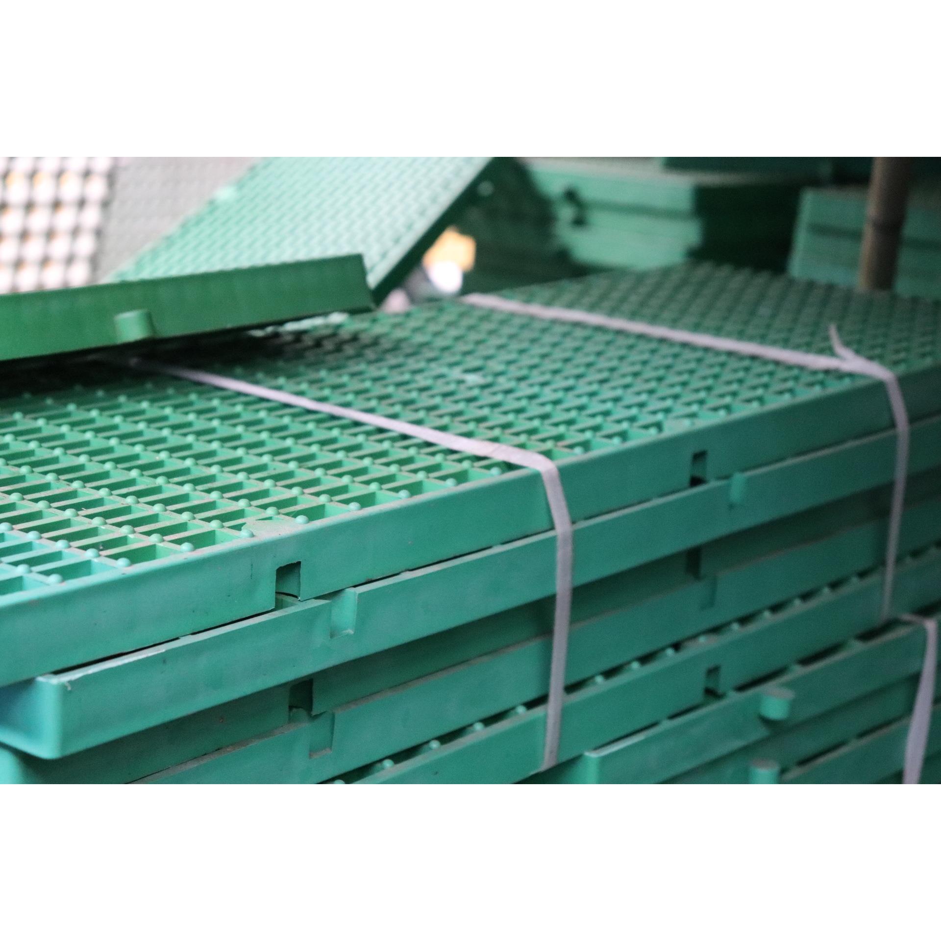 绿色PP脚踏板耐酸碱防滑踏板电镀车间行走踏板900*300*30MM