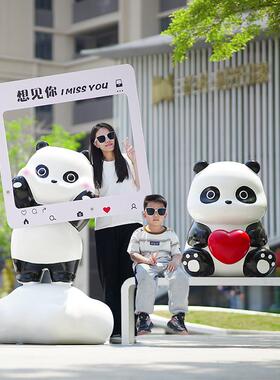 玻璃钢卡通熊猫雕塑园林小区景区网红打卡商场幼儿园装饰摆件小品