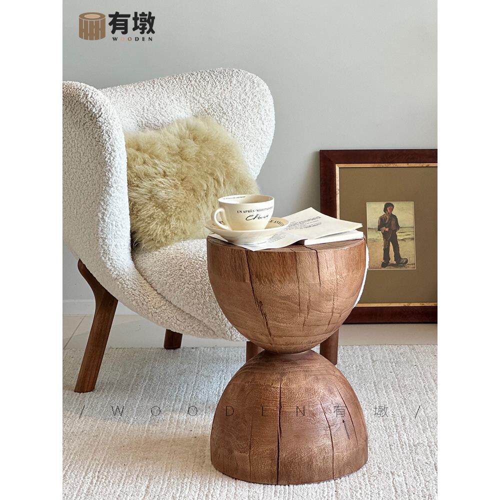采购产品实木码头边桌，深色图案，覆古原木咖啡桌，床和早餐角桌