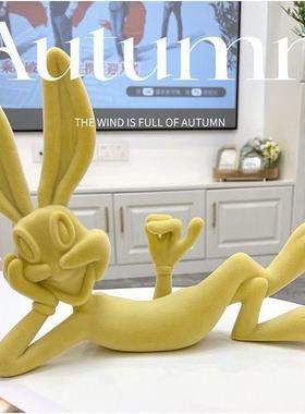 现代简约卡通兔八哥摆件家居客厅装饰品创意植绒酒店售楼处样板间