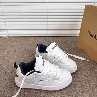 港风白色低帮休闲鞋女鞋2026春秋季新款学生百搭运动鞋板鞋