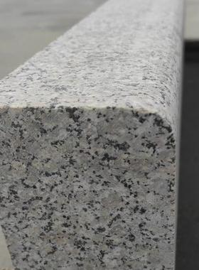 花岗岩路沿石芝麻灰路侧石机切面大理石路牙石市政工程灰色路边石