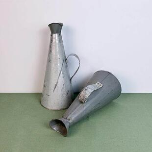 知青老物件老式喇叭喊话筒扩音器老旧铁皮喇叭生产队怀旧收藏摆件
