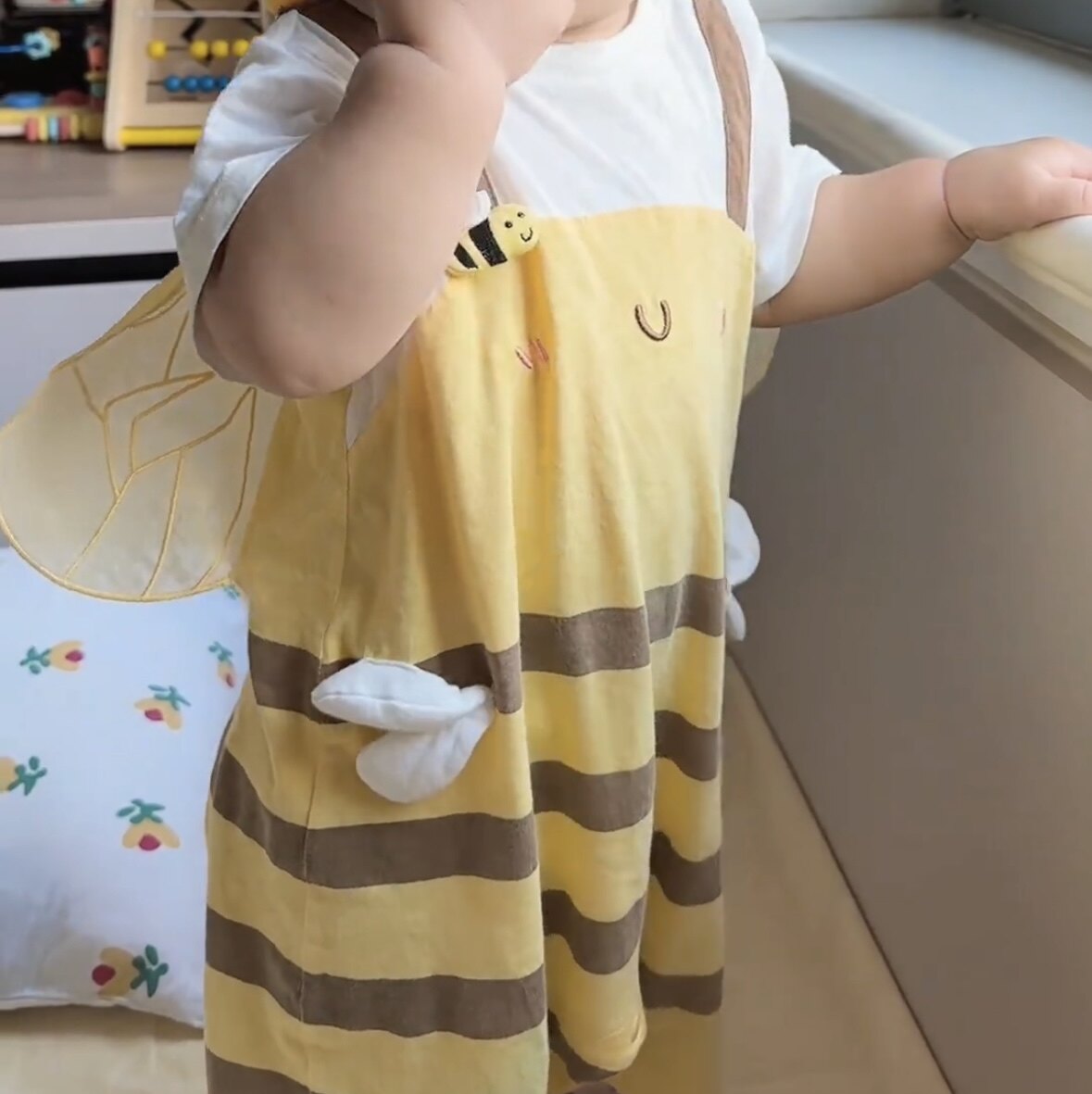 2026新款宝宝连体衣小蜜蜂造型婴儿抱衣哈衣柔软可爱萌趣