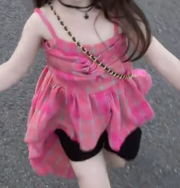 不规则多巴胺格子吊带背心女夏外穿泰式辣妹娃娃衫无袖一字肩上衣