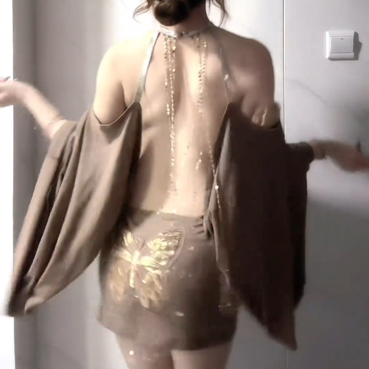 性感露背辣妹连衣裙小众蝙蝠袖圆领裙子欧美风小众设计感包臀裙