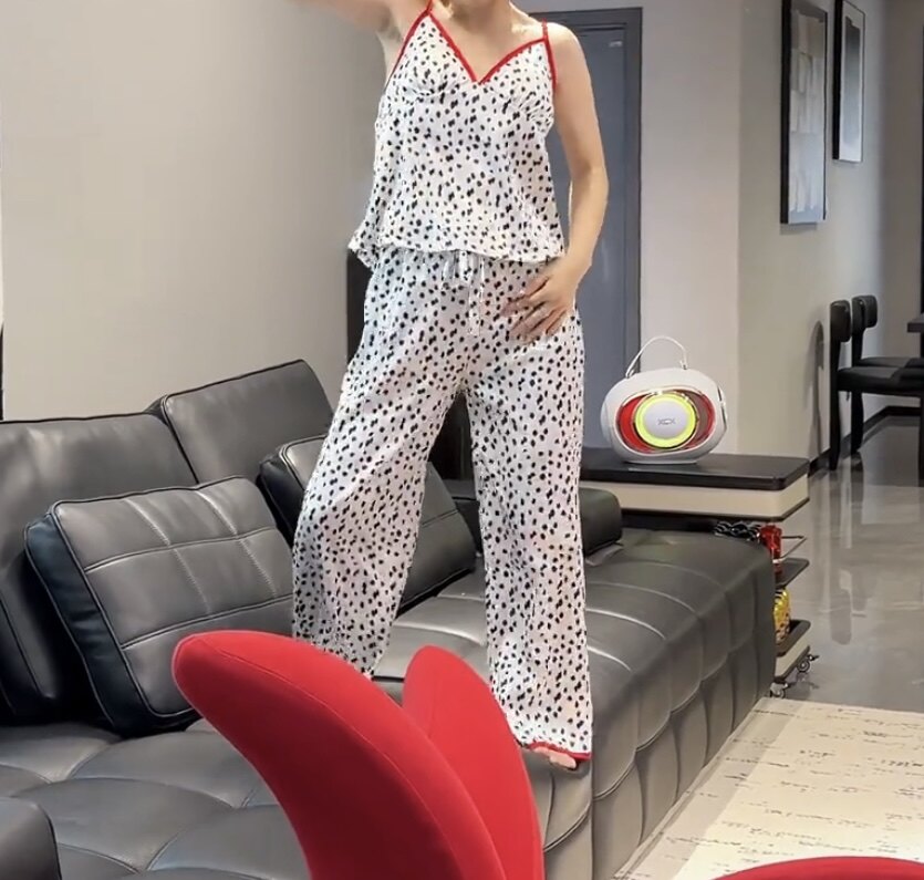 夏季新款轻奢白色豹纹冰丝睡衣女带胸垫吊带长裤家居服套装可外穿