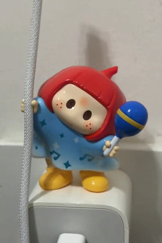 可爱歪头摆件办公室卧室彩色潮玩迷你新款2025车载摆件挂件