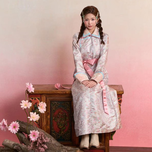 新款蒙古服装女款粉色少数民舞蹈演出服旅游旅拍写真秋冬日常穿搭