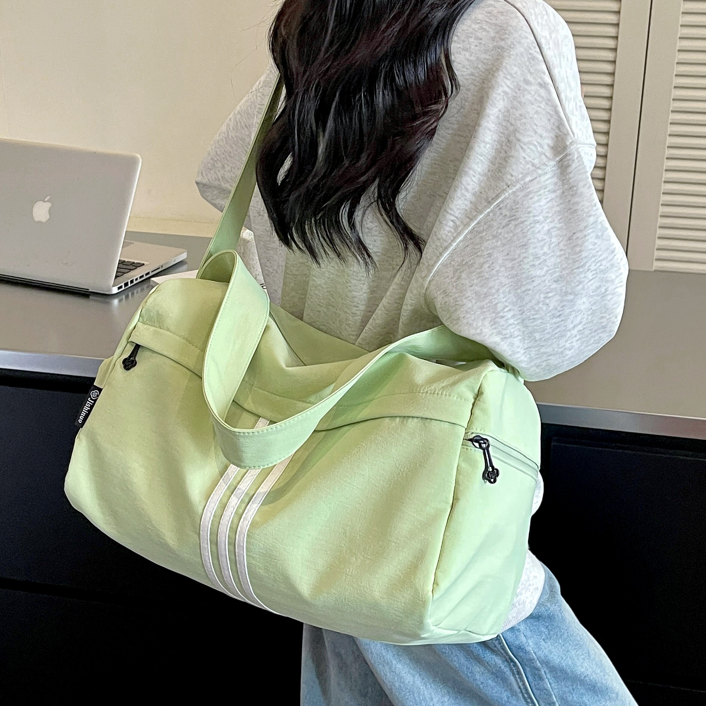 小号运动健身包外出旅行包轻便女图片