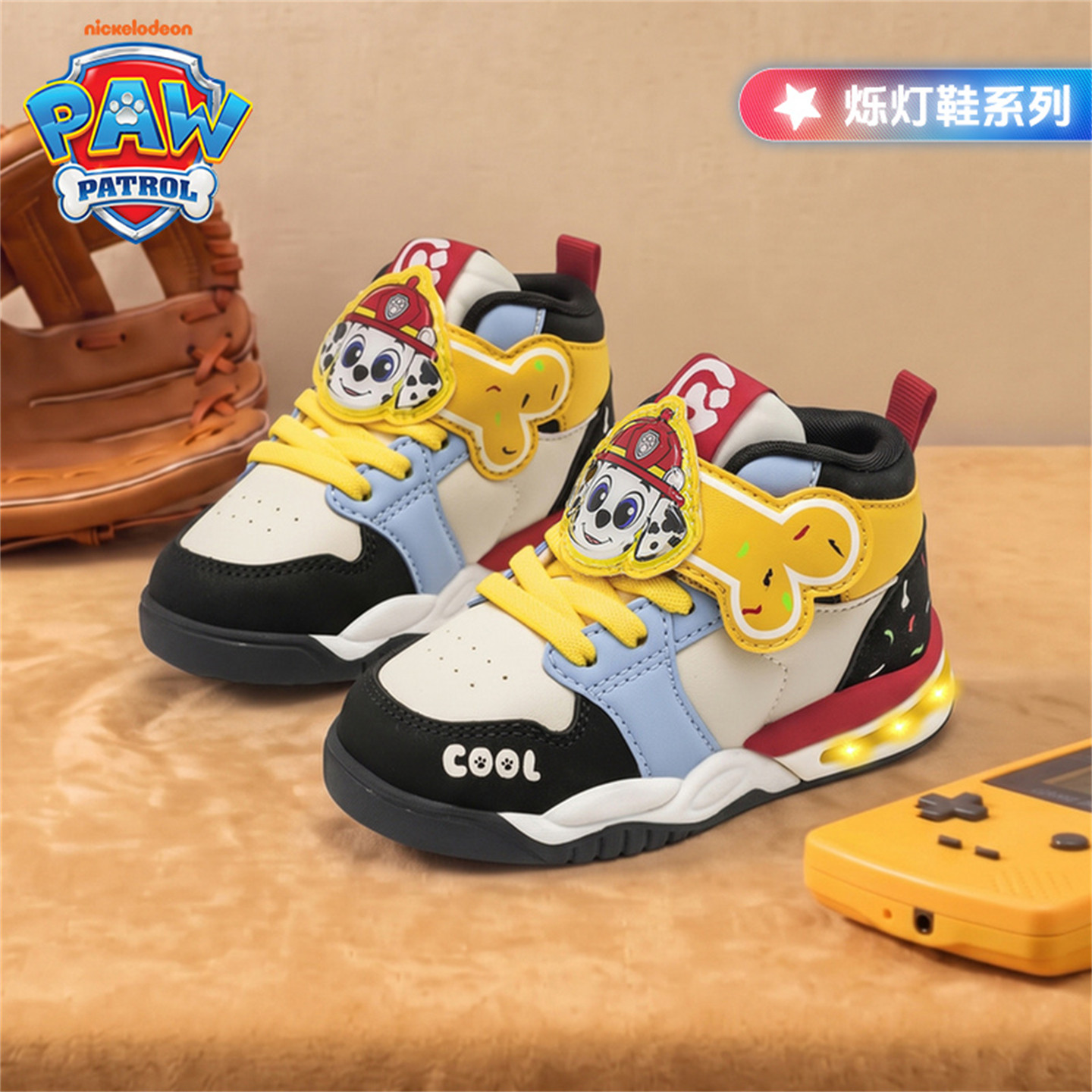 汪汪队皮面发光防滑正版运动鞋
