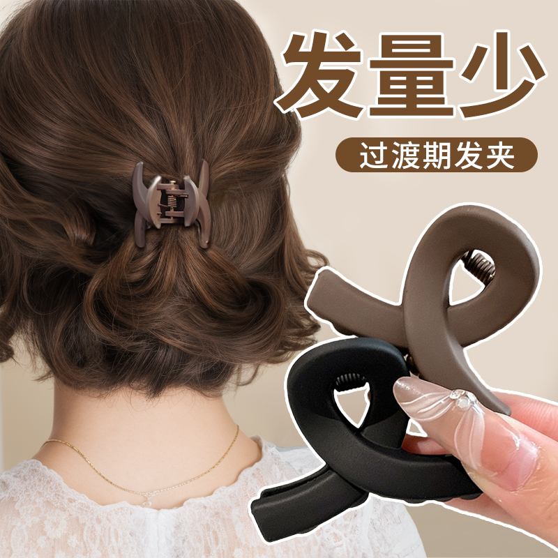 短发尴尬期发夹女后脑勺