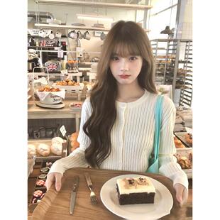 假发为妇女长头发，长卷发，人造头发，全人的头发，稍微卷曲的波