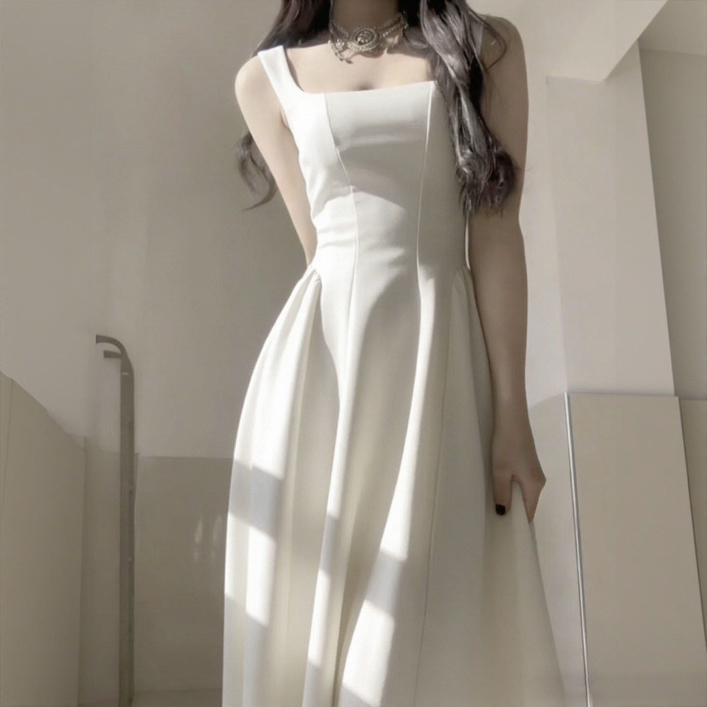 白色长裙子女2026新款早春季巨好看轻奢高级感礼服生日吊带连衣裙