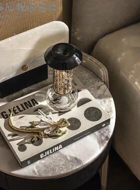 现代轻奢软装搭配套装样板房房间卧室香薰床头柜飘窗相框盆栽摆件