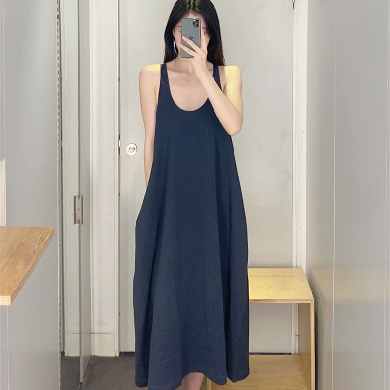 极简cos风黑色显瘦气质休闲无袖针织吊带连衣裙2021年夏季新款女