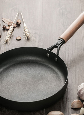 样板间定制家居新中式厨房黑色原木手柄精铁炒锅平底汤锅设计摆件