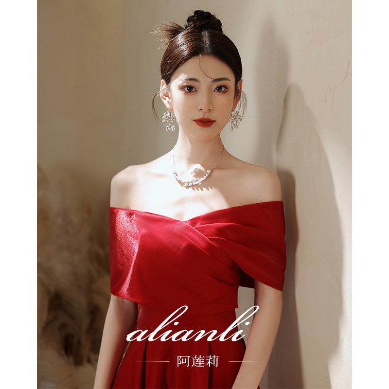 敬酒服新娘红色订婚连衣裙高级感缎面结婚当天便装一字肩晚礼服女